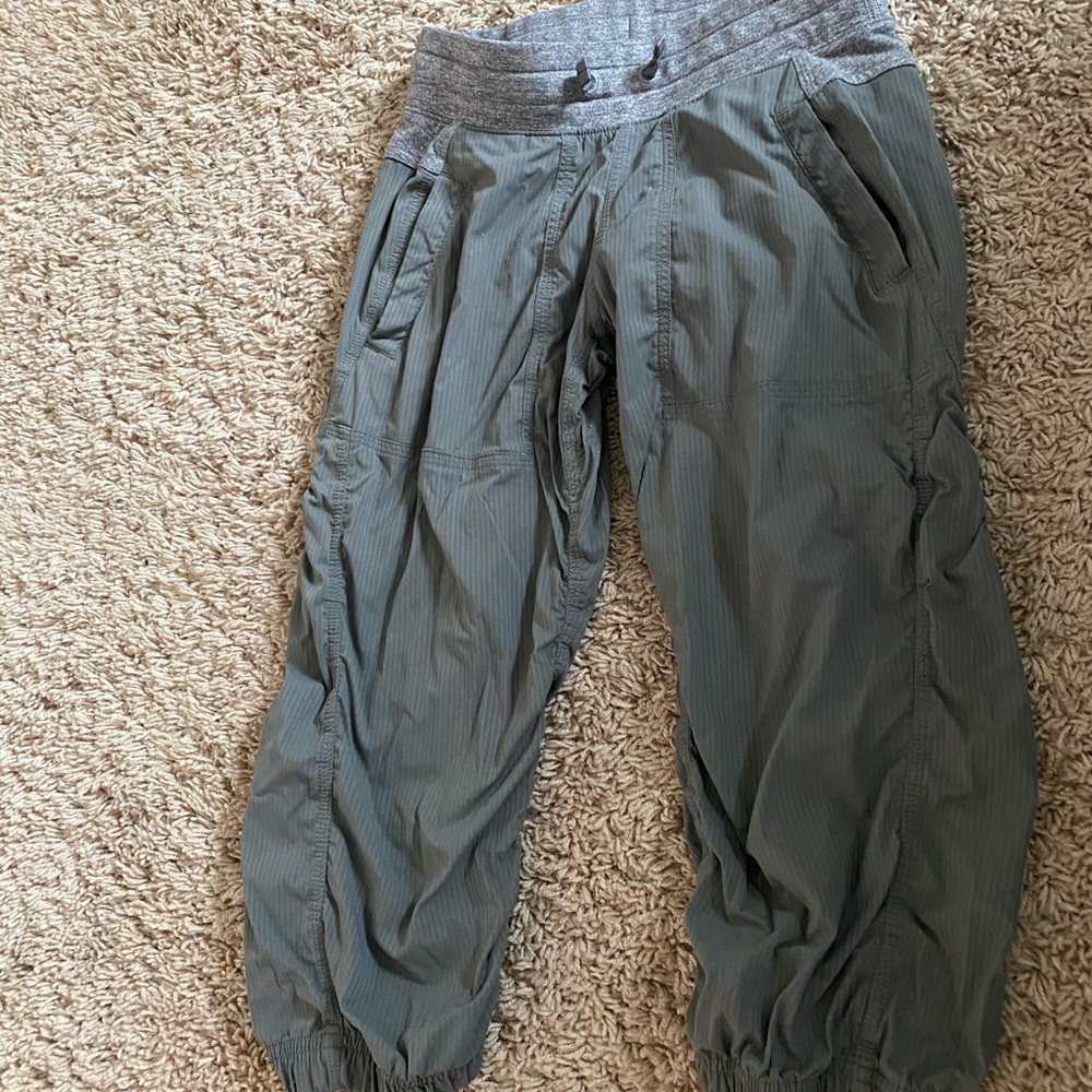 Gray cropped pants